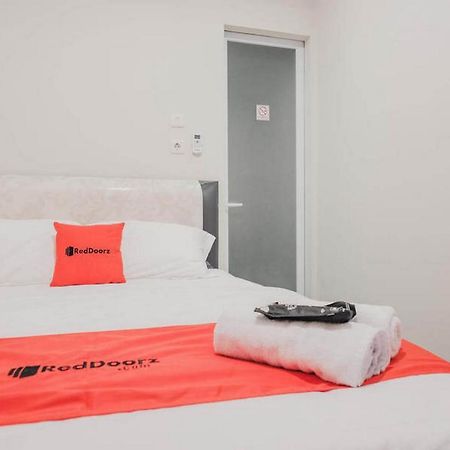 Reddoorz Plus Near Soekarno Hatta Airport Taman Mahkota Tangerang Buitenkant foto