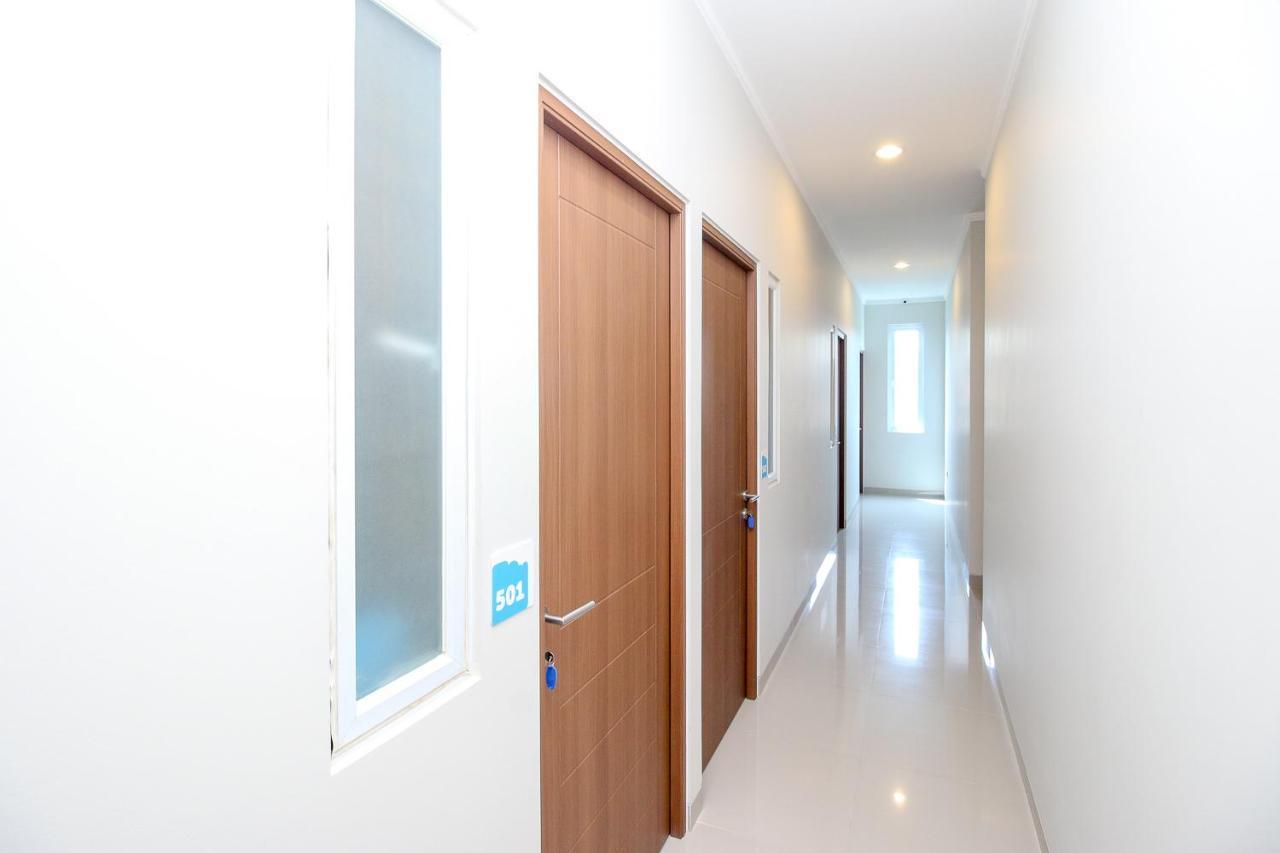Reddoorz Plus Near Soekarno Hatta Airport Taman Mahkota Tangerang Buitenkant foto
