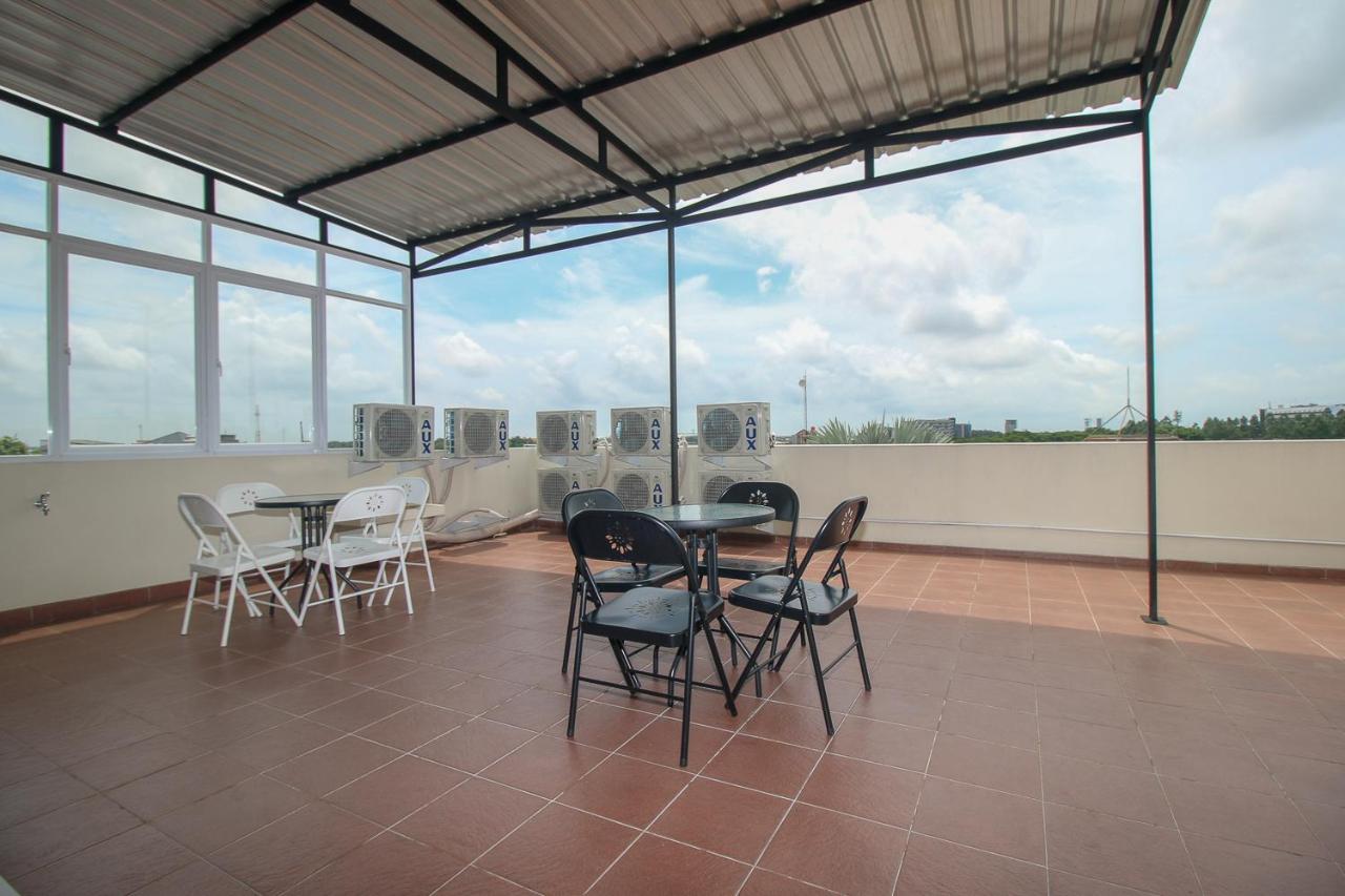 Reddoorz Plus Near Soekarno Hatta Airport Taman Mahkota Tangerang Buitenkant foto