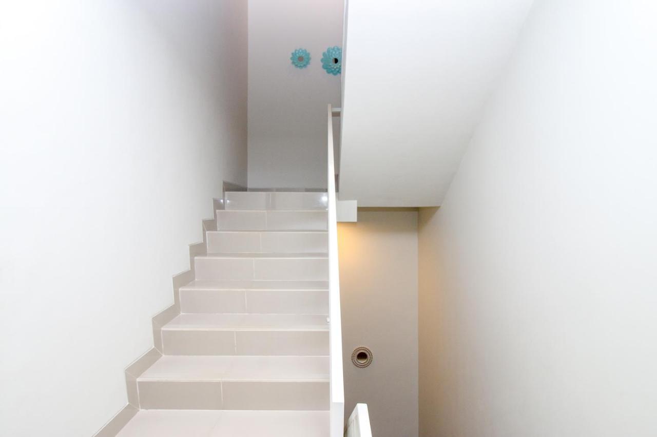 Reddoorz Plus Near Soekarno Hatta Airport Taman Mahkota Tangerang Buitenkant foto