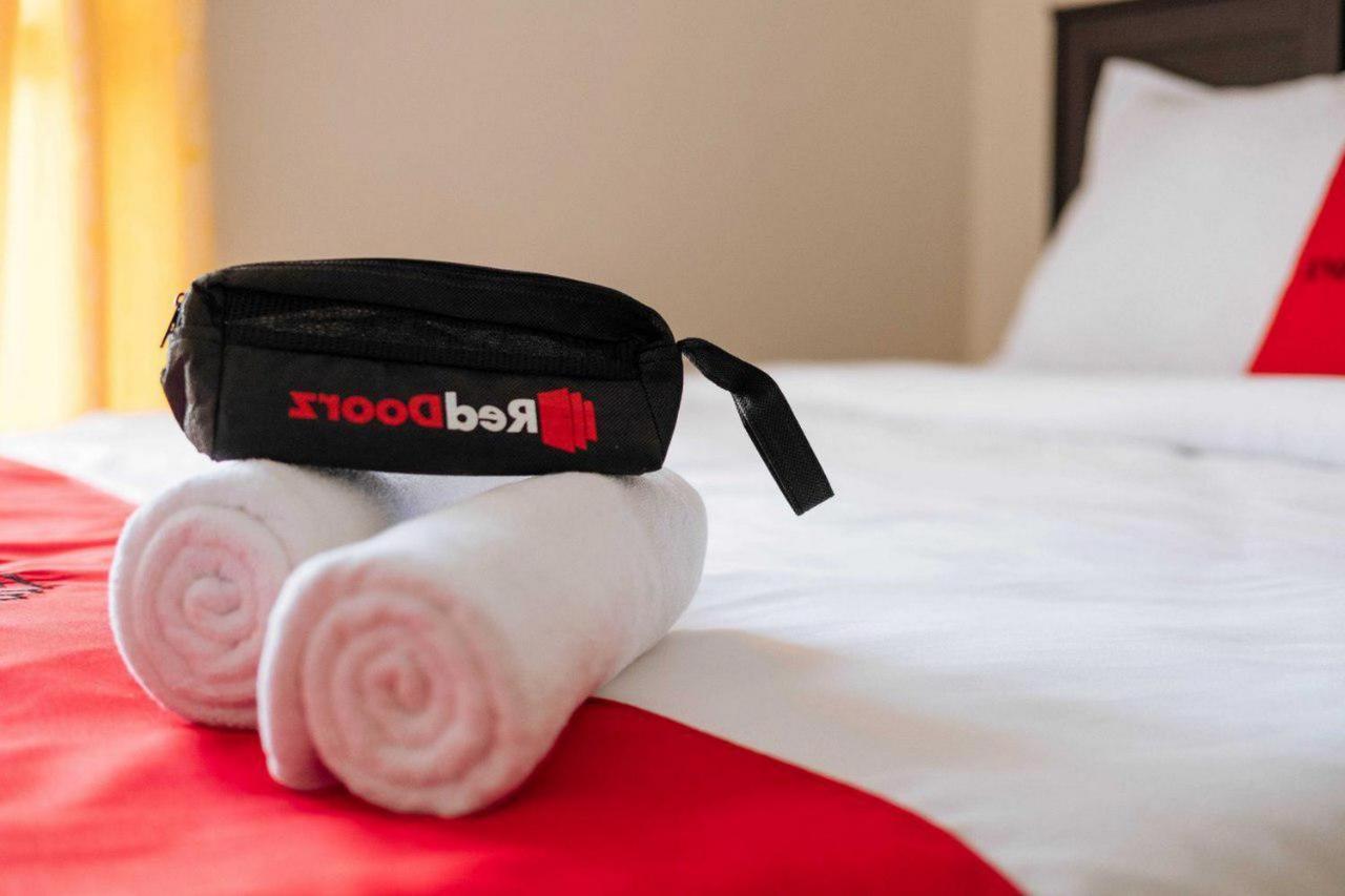 Reddoorz Plus Near Soekarno Hatta Airport Taman Mahkota Tangerang Buitenkant foto