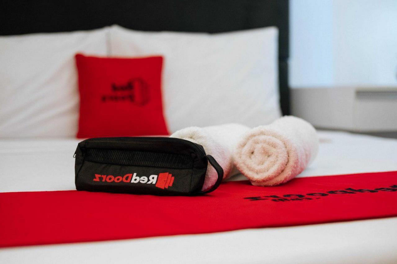 Reddoorz Plus Near Soekarno Hatta Airport Taman Mahkota Tangerang Buitenkant foto