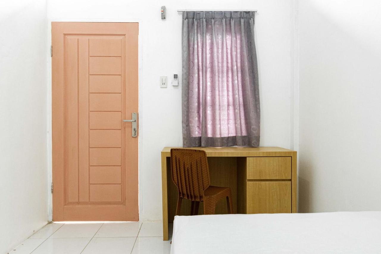 Reddoorz Plus Near Soekarno Hatta Airport Taman Mahkota Tangerang Buitenkant foto