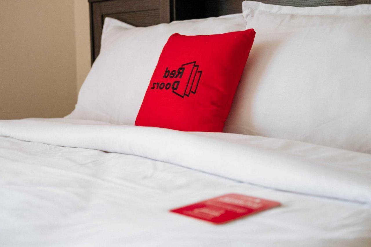 Reddoorz Plus Near Soekarno Hatta Airport Taman Mahkota Tangerang Buitenkant foto