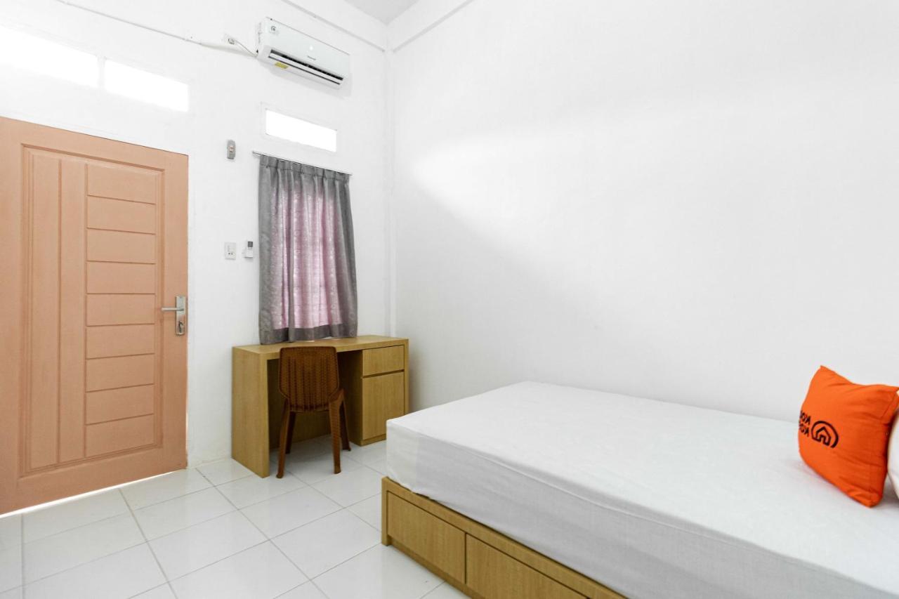 Reddoorz Plus Near Soekarno Hatta Airport Taman Mahkota Tangerang Buitenkant foto