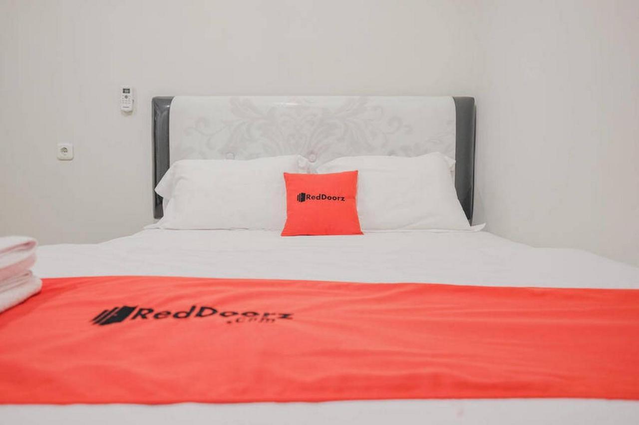 Reddoorz Plus Near Soekarno Hatta Airport Taman Mahkota Tangerang Buitenkant foto