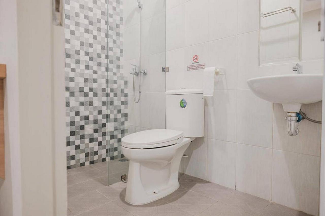 Reddoorz Plus Near Soekarno Hatta Airport Taman Mahkota Tangerang Buitenkant foto