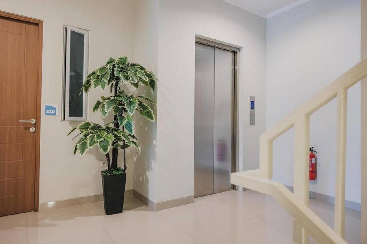 Reddoorz Plus Near Soekarno Hatta Airport Taman Mahkota Tangerang Buitenkant foto