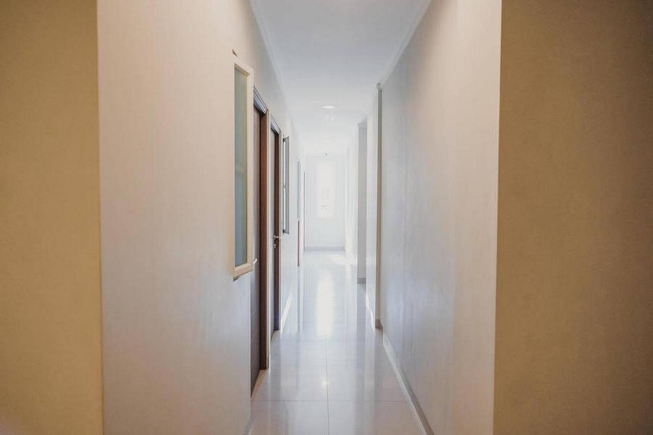 Reddoorz Plus Near Soekarno Hatta Airport Taman Mahkota Tangerang Buitenkant foto
