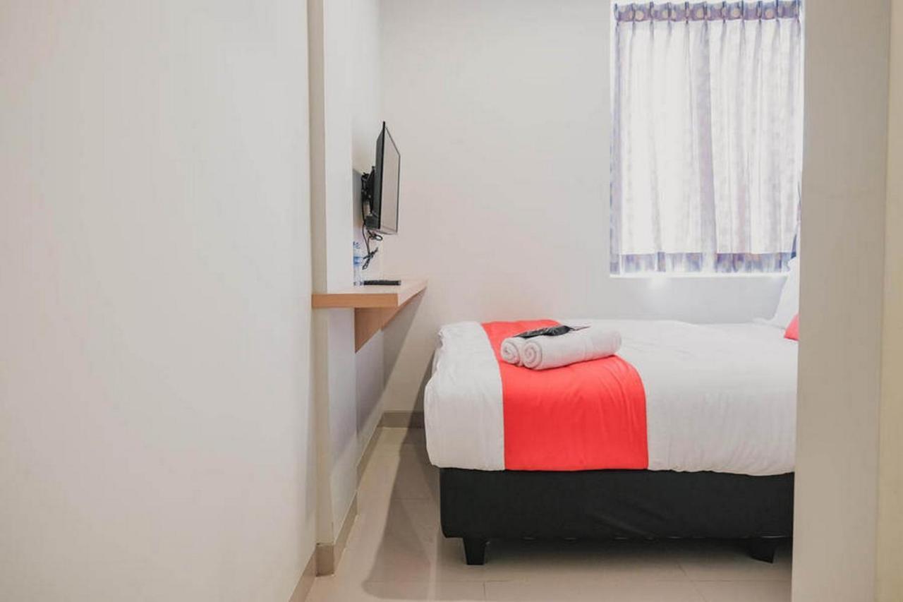 Reddoorz Plus Near Soekarno Hatta Airport Taman Mahkota Tangerang Buitenkant foto
