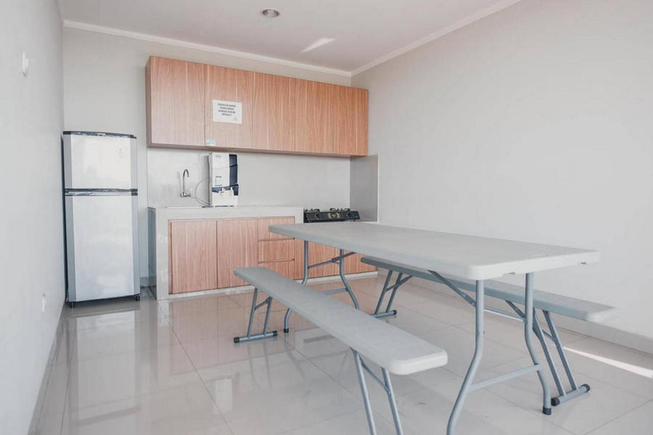 Reddoorz Plus Near Soekarno Hatta Airport Taman Mahkota Tangerang Buitenkant foto