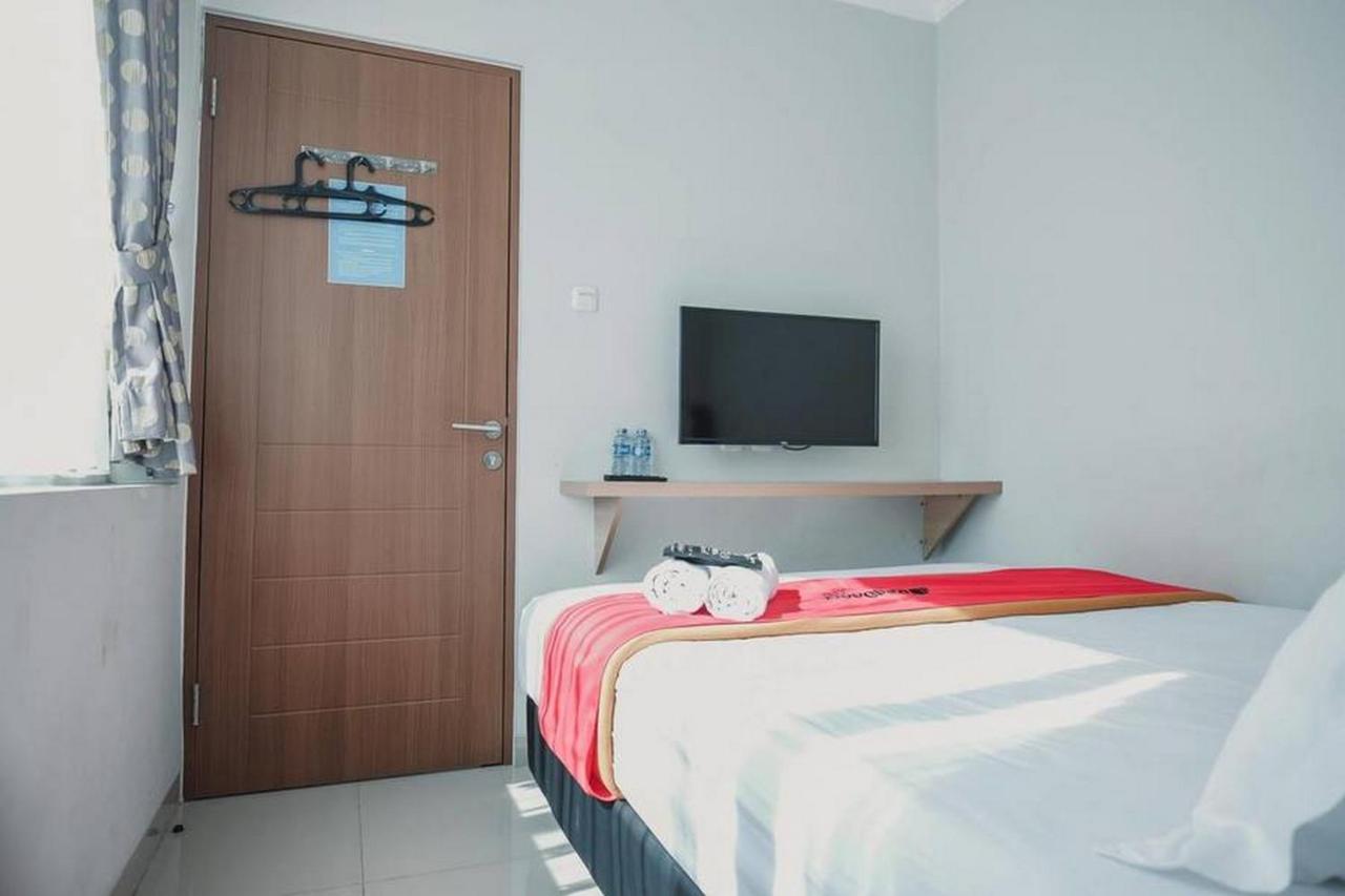 Reddoorz Plus Near Soekarno Hatta Airport Taman Mahkota Tangerang Buitenkant foto