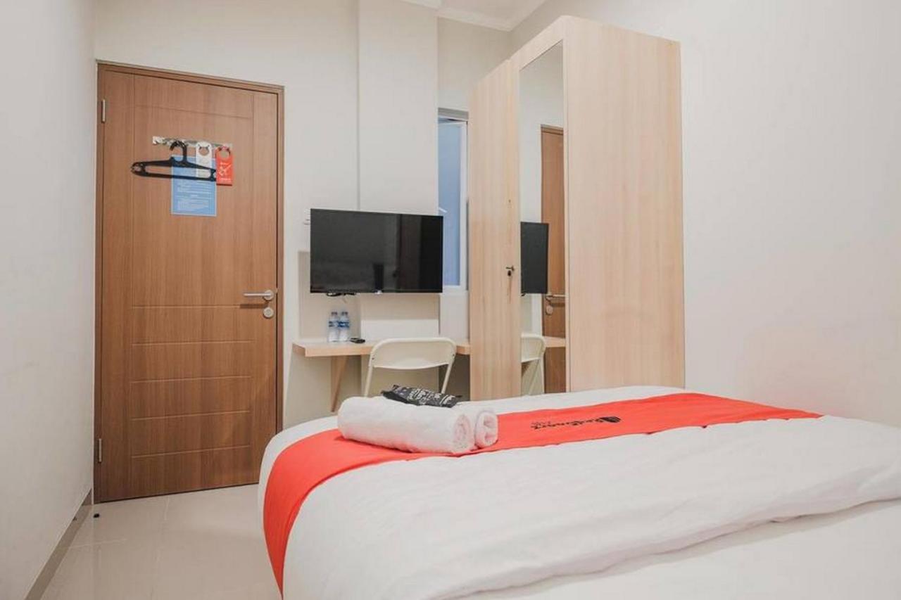 Reddoorz Plus Near Soekarno Hatta Airport Taman Mahkota Tangerang Buitenkant foto