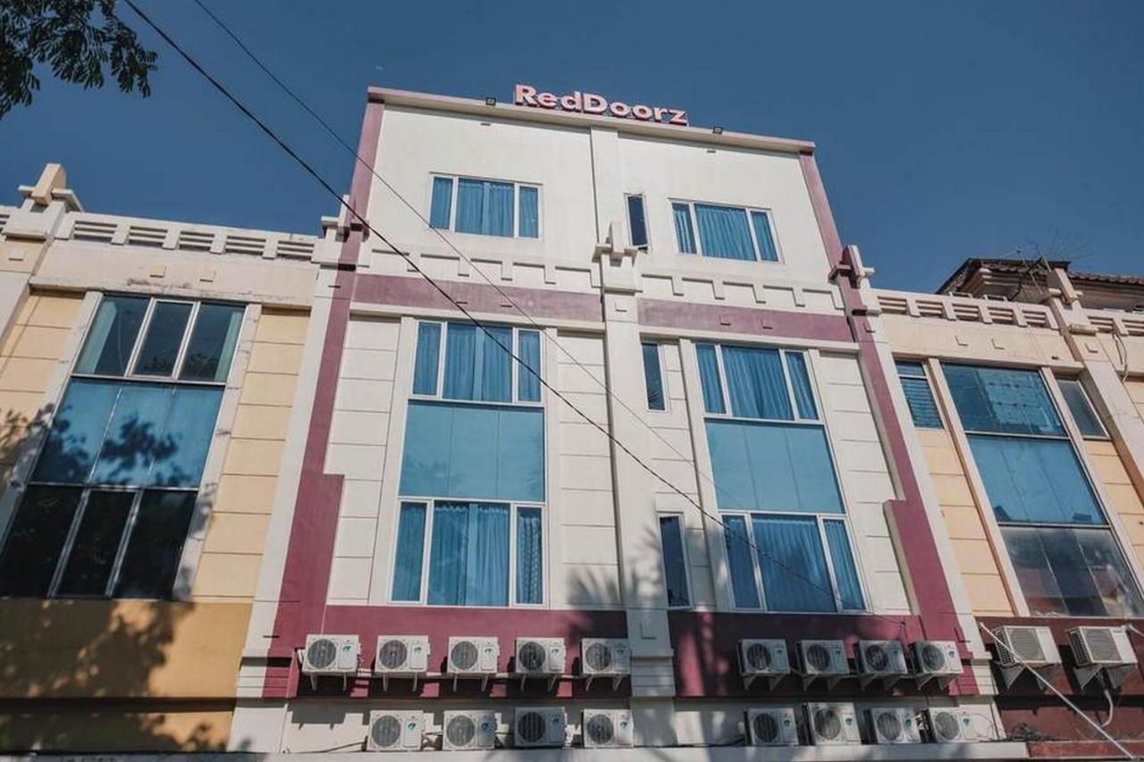 Reddoorz Plus Near Soekarno Hatta Airport Taman Mahkota Tangerang Buitenkant foto