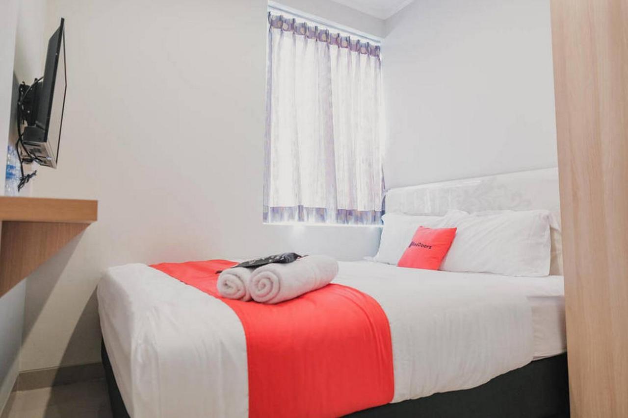 Reddoorz Plus Near Soekarno Hatta Airport Taman Mahkota Tangerang Buitenkant foto